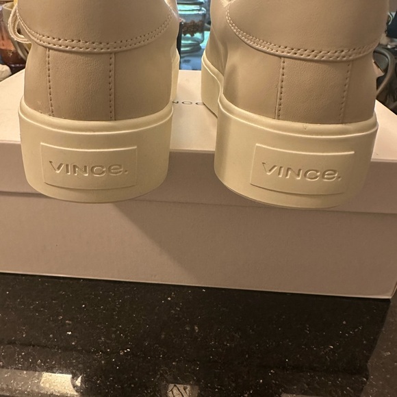 Brand new in box Vince Benfield Off-White Leather Sneakers - Picture 6 of 7